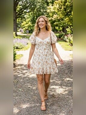 112. NWT - TRIXXI Floral Puff-Sleeve Dress